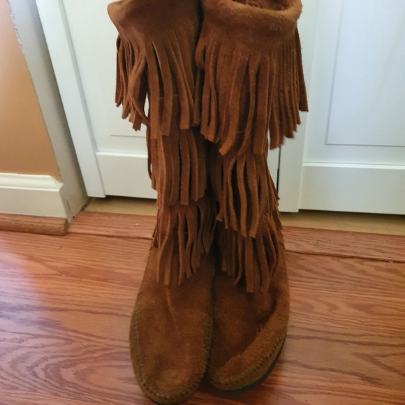 Minnetonka 3-Layer Fringe Boot - Picture 4 of 4